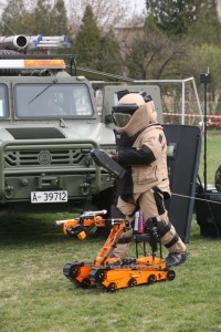 4_Specialistul_EOD_care_urmeza_sa_verifice_rezultatul_actiunii